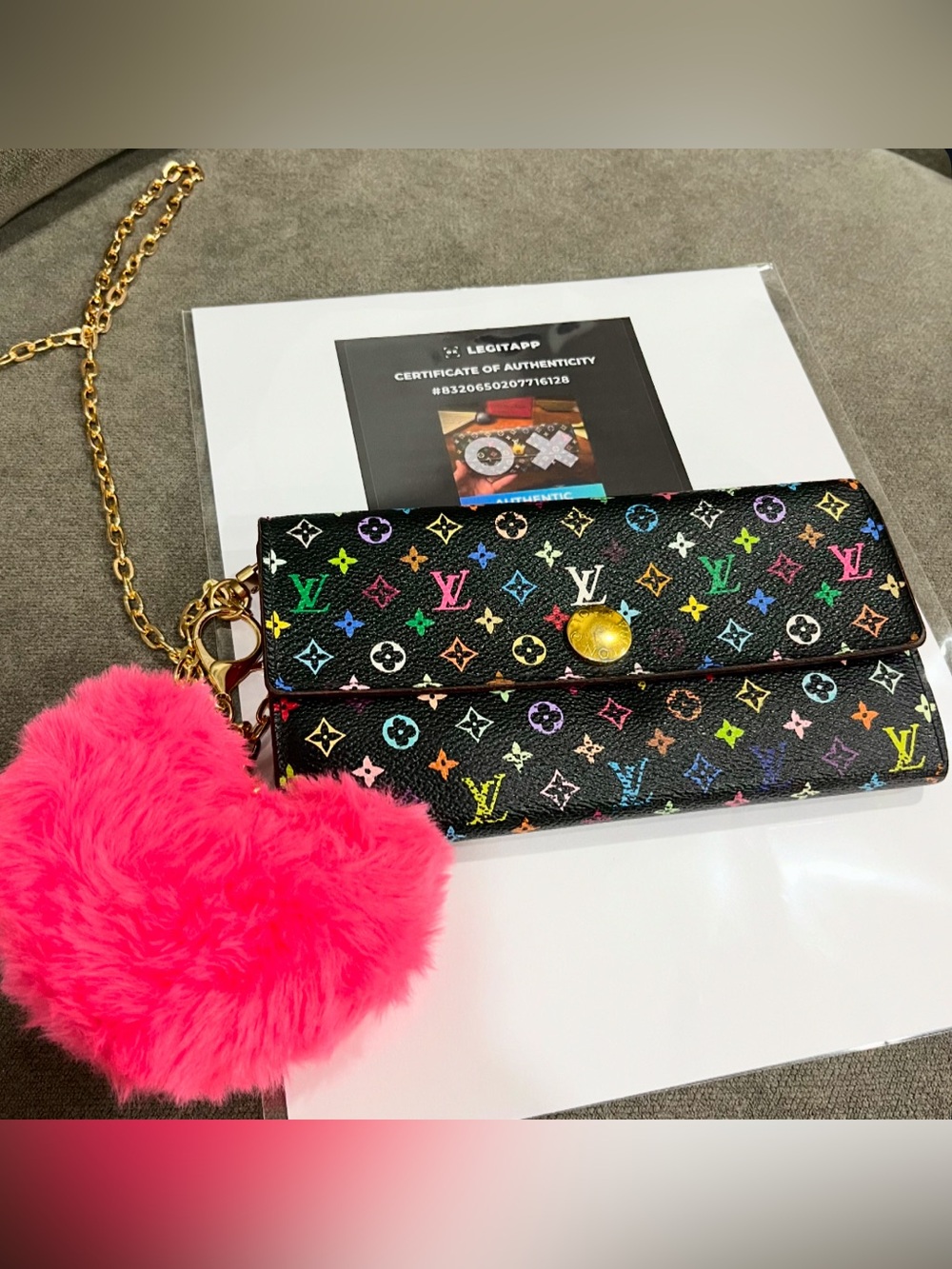 Louis Vuitton - Picture 10 of 17